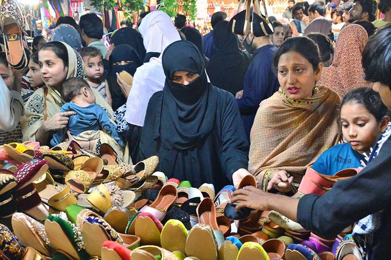 People busy in Eidul Fitr shopping at a market in the city