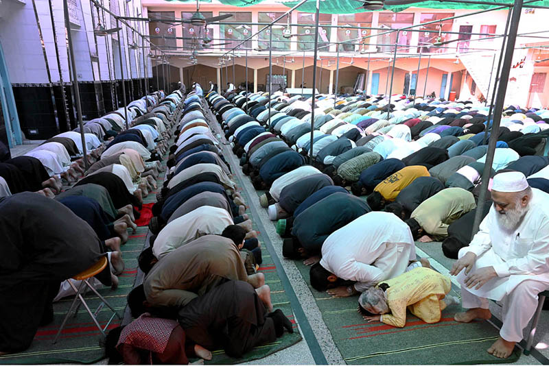 A Large number of people offering Jumma-Tul-Wida prayer during the Holy month of Ramazan Ul Mubarak at Jamia Masjid Zia ul Aloom Satellite Town