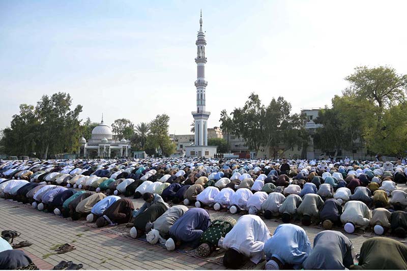 A large number of faithful offering Eidul Fitr prayer at Eidgah Sharif