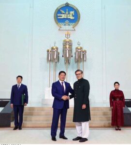 Ambassador of Pakistan to China H.E. Khalil Hashmi presented his credentials as Pakistan’s non-resident Ambassador to Mongolia to H.E. President Ukhnaagiin Khürelsükh, Ambassador Khalil Hashmi conveyed greetings & good wishes of Pakistan’s leadership; affirmed commitment to further strengthen Pakistan - Mongolia ties.