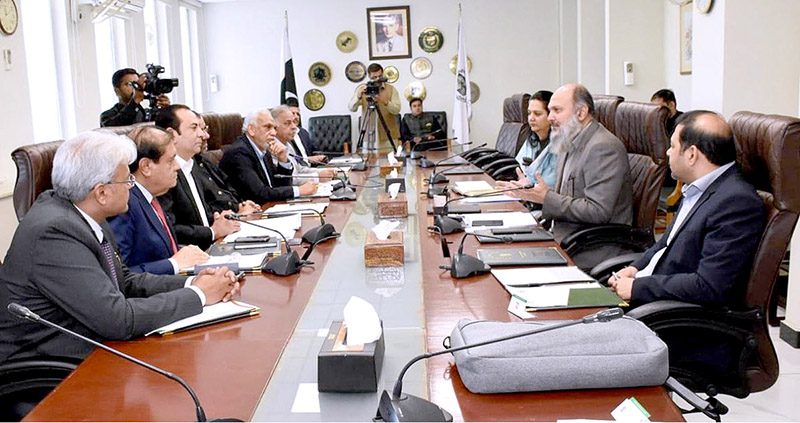 A delegation led by Atif Ikram Sheikh, President of the FPCCI meeting with Federal Minister for Commerce Jam Kamal to address economic challenges through close collaboration.