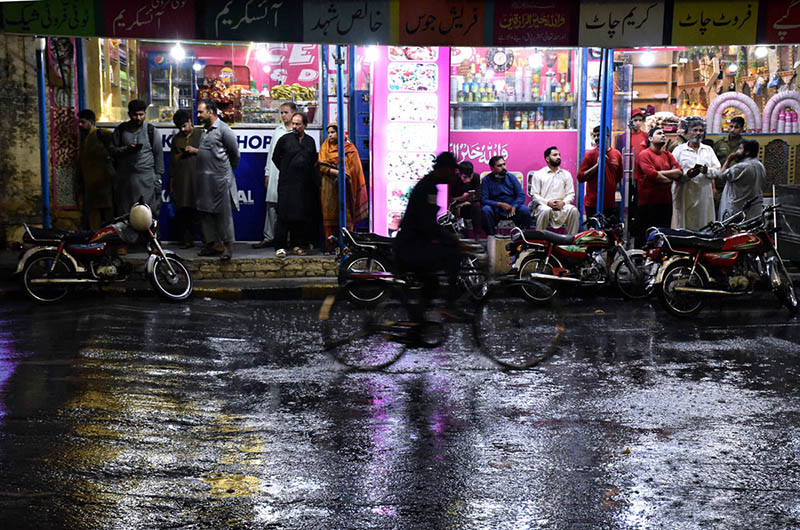 Vehicles on the way during rain that experienced in the Provincial Capital