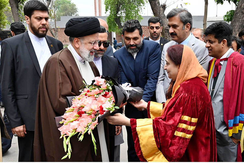 Vice Chancellor of Government College University (GC) Lahore Prof. Dr. Shazia Bashir presenting flowers bouquet to the President of the Islamic Republic of Iran Dr. Seyyed Ebrahim Raisi and his delegation upon arrival at Government College University (GC) Lahore.