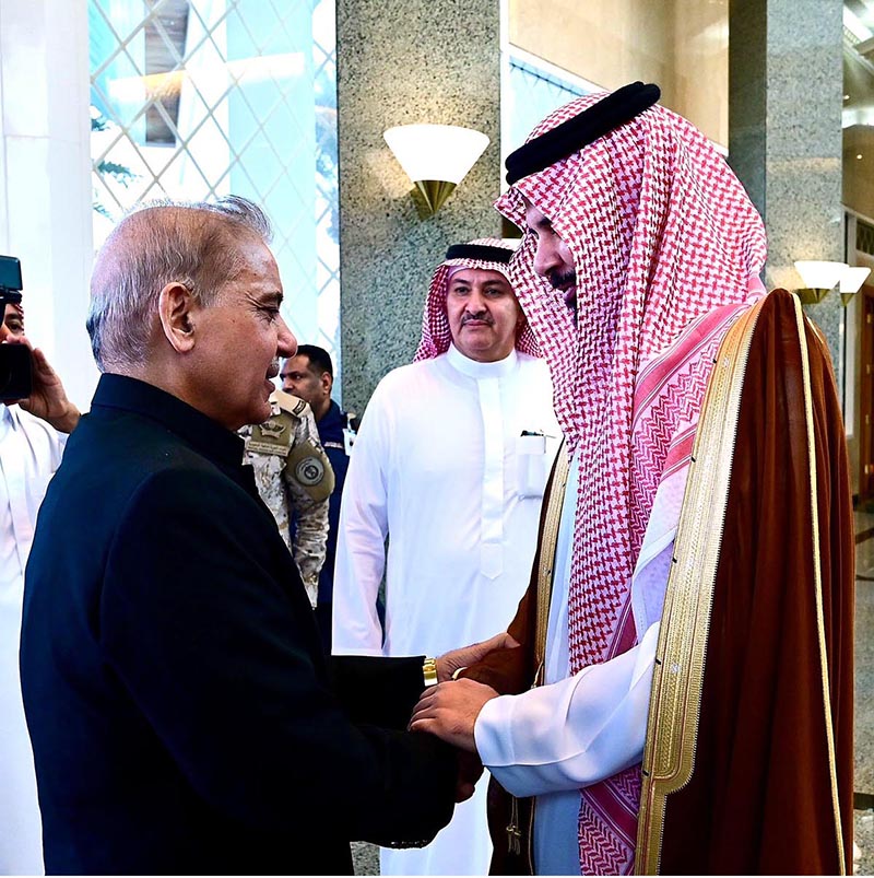 Prime Minister Muhammad Shehbaz Sharif is being received by Governor of Madinah H.R.H. Prince Salman bin Sultan Al Saud at Madinah Airport