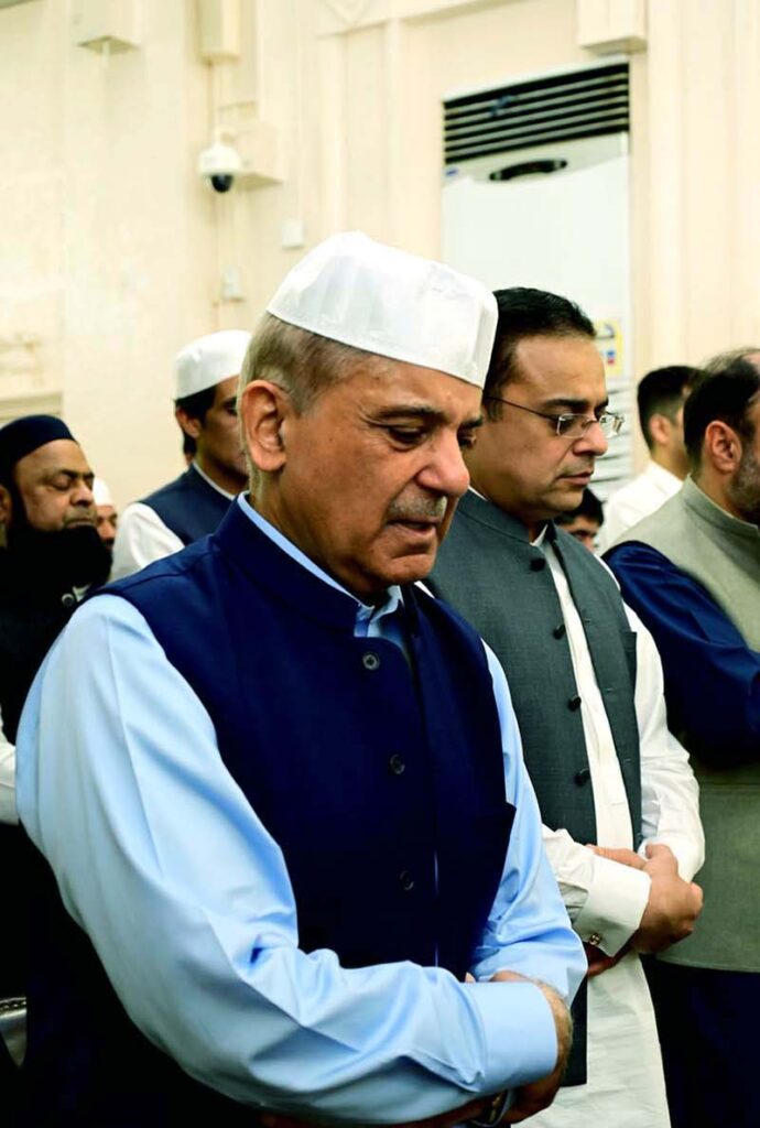 Prime Minister Muhammad Shehbaz Sharif offers prayers at Masjid-e-Nabvi.