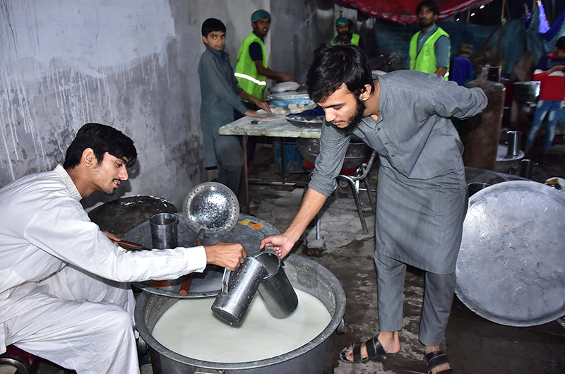 Volunteers of a social organization Umm al-Qura Haji Pura distributing food during Sehri in Ramadan al Mubarak