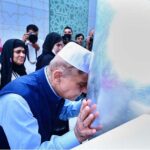 Prime Minister Muhammad Shehbaz Sharif kisses Hajr-e-Aswad as part of Ziaaraat of Al-Masjid e Haraam.