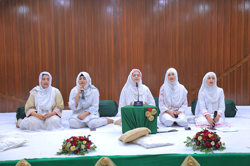 Students participating in recitation of Naat and Manaqib Ahl e Bayt on the 