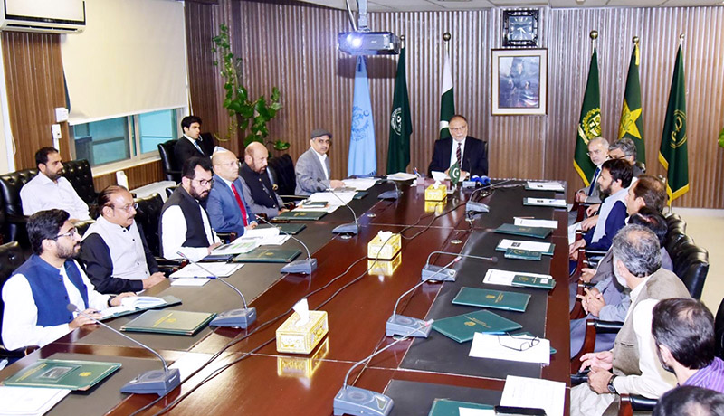 Federal Minister for Inter Provincial Coordination (IPC) Ahsan Iqbal is being briefed by Secretary, IPC Nadeem Irshad Kayani regarding the Ministry's role, progress and key initiatives.