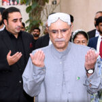 President Asif Ali Zardari offering Dua after unfurled the flag at President House Naudero