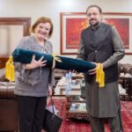 Federal Minister for Overseas Pakistanis and Human Resources Development Chaudhry Salik Hussain presenting souvenir to Ambassador of Italy Marilina Armellin