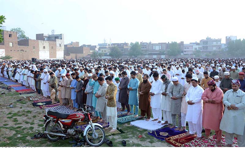 A large number of faithful offering Eidul Fitr prayer at Hajiabad Ground.