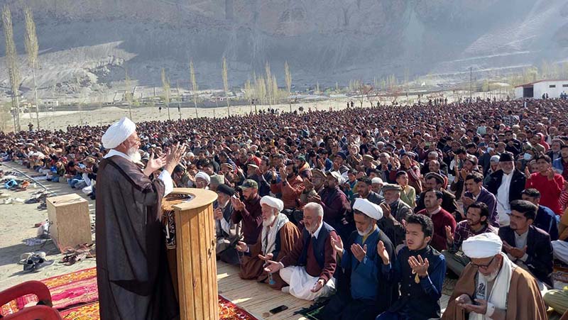 A large number of faithful offering dua after Eid-ul-Fitr prayer at Eidgah Ground