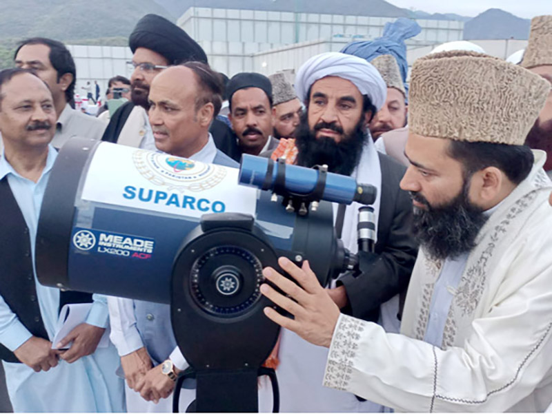 Central Ruet-i-Hilal Committee Chairman Maulana Abdul Khabir Azad witnessing Shawwal moon sighting in the federal capital