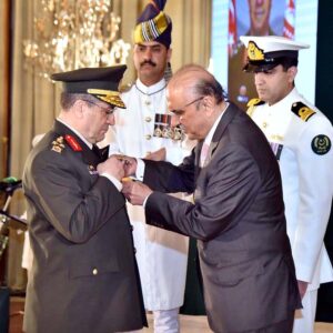 President Asif Ali Zardari conferring the award of Nishan-i-Imtiaz (Military) upon the Commander of Turkish Land Forces, General Selcuk Bayraktaroglu, during a special investiture ceremony held at Aiwan-e-Sadr.