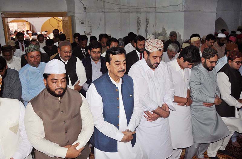 Chairman Senate Syed Yousaf Raza Gillani offers Eidul Fitr prayer at Musa Pak Shaheed Masjid