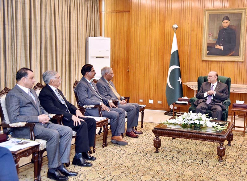 A delegation of Pakistan National Heart Association (PANAH), led by its President, Major General (Retd) Masud-ur-Rehman called on President Asif Ali Zardari at Aiwan-e-Sadr.