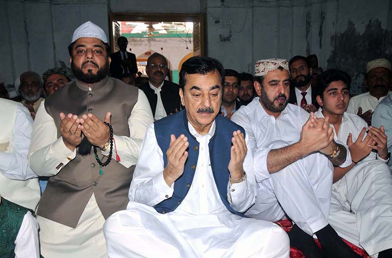 Chairman Senate Syed Yousaf Raza Gillani offers Eidul Fitr prayer at Musa Pak Shaheed Masjid