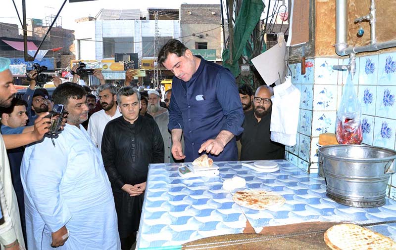 Provincial Food Minister Bilal Yasin checking the weight and price of bread (roti) on Tandoor at Chowk Satyana Road.