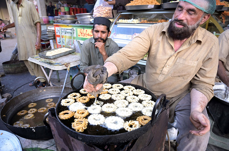 People buying Samose and Pakoday from a shop for Iftar