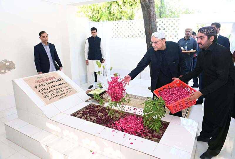 President Asif Ali Zardari showering flowers on graves of his parents and relatives in Shaheed Benazirabad