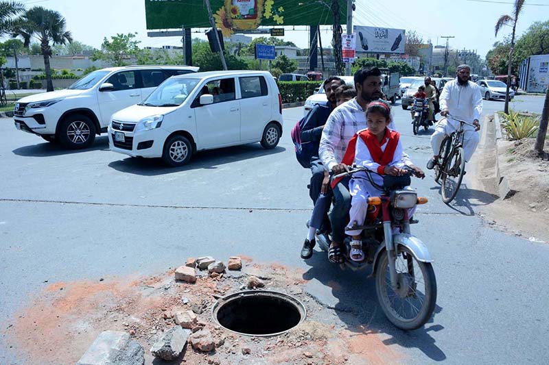 An open main hole of sewerage at koh-e-noor chowk which needs the attention of the concerned authority