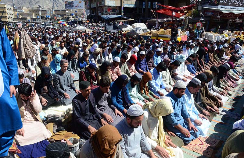 A large number of faithful offering Namaz-e-Jumma Tul Wida during Holy Fasting Month of Ramzanul Mubarak at Meezan Chowk
