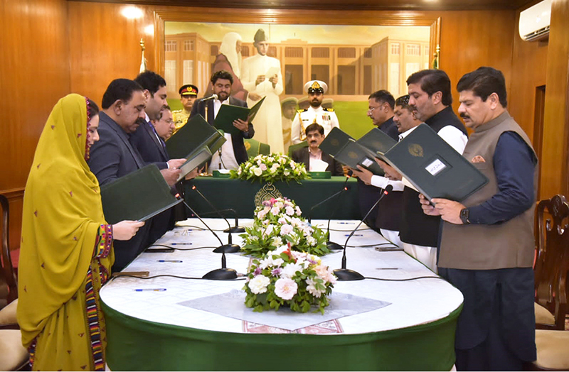 Sindh Governor Kamran Khan Tessori administering oath to the eight newly appointed provincial cabinet members at Governor House.