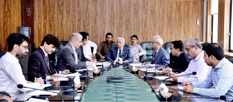Federal Minister for Industries Production and Food Security, Rana Tanveer Hussain being briefed by Commissioner Livestock Stock regarding Livestock Department.