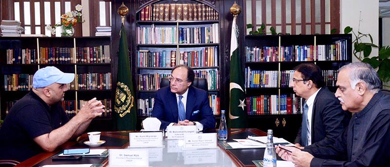 Federal Minister for Finance & Revenue, Muhammad Aurangzeb in a meeting with Chairman of the Supreme Council of All Pakistan Anjuman-e-Tajran, Naeem Mir.