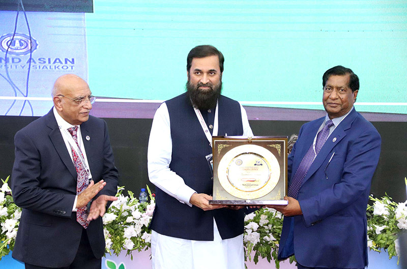 Governor Punjab Balighur Rehman offering Dua after tree planting on the occasion of International Conference on Climate Change at Grand Asian University