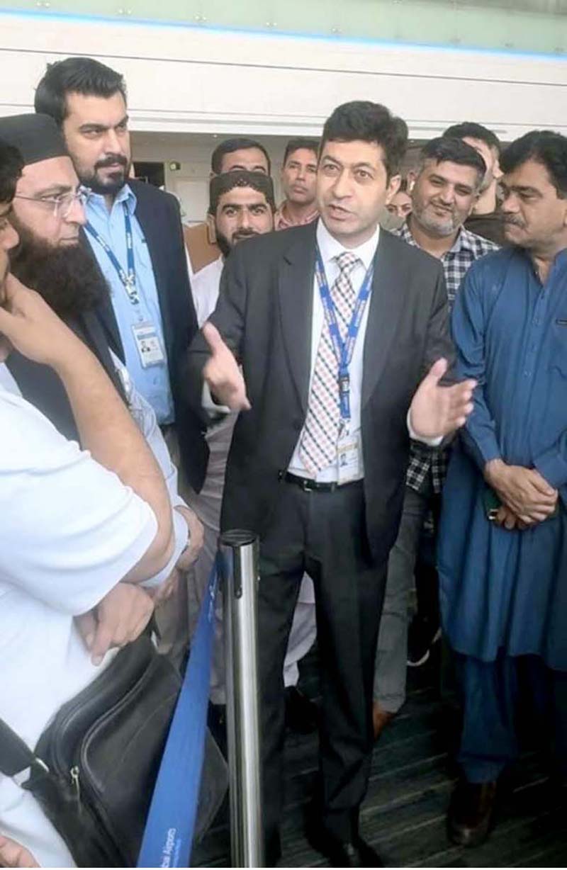 Hussain Muhammad, Consul General along with his team meet stranded Pakistani passengers at Dubai International Airport.
