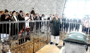 President of the Islamic Republic of Iran Dr. Seyyed Ebrahim Raisi along with Sindh Governor Kamran Khan Tessori and Sindh Chief Minister Syed Murad Ali Shah offering Fateha at the mausoleum of Quaid-e-Azam.