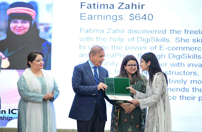 Prime Minister Muhammad Shehbaz Sharif distributing certificates of appreciation among the high achiever women and girls in the field of IT