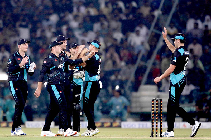 New Zealand players celebrate the wicket of Pakistan batter Usman Khan (caught by Duffy balled by Sears) during the Fourth Twenty20 International Cricket Match between Pakistan and New Zealand at the Qaddafi Cricket Stadium