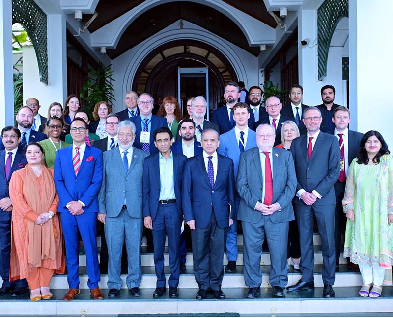 Prime Minister Muhammad Shehbaz Sharif in a group photo with the representatives of leading universities of the United Kingdom.