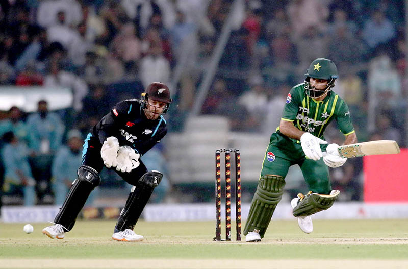 New Zealand players celebrate the wicket of Pakistan batter Usman Khan (caught by Duffy balled by Sears) during the Fourth Twenty20 International Cricket Match between Pakistan and New Zealand at the Qaddafi Cricket Stadium