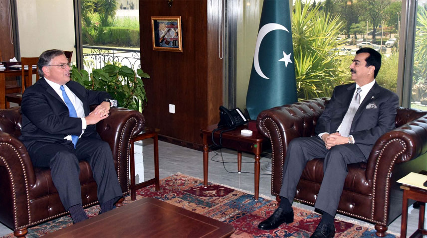 Gillani calls for further promoting parliamentary relations between Pakistan, US