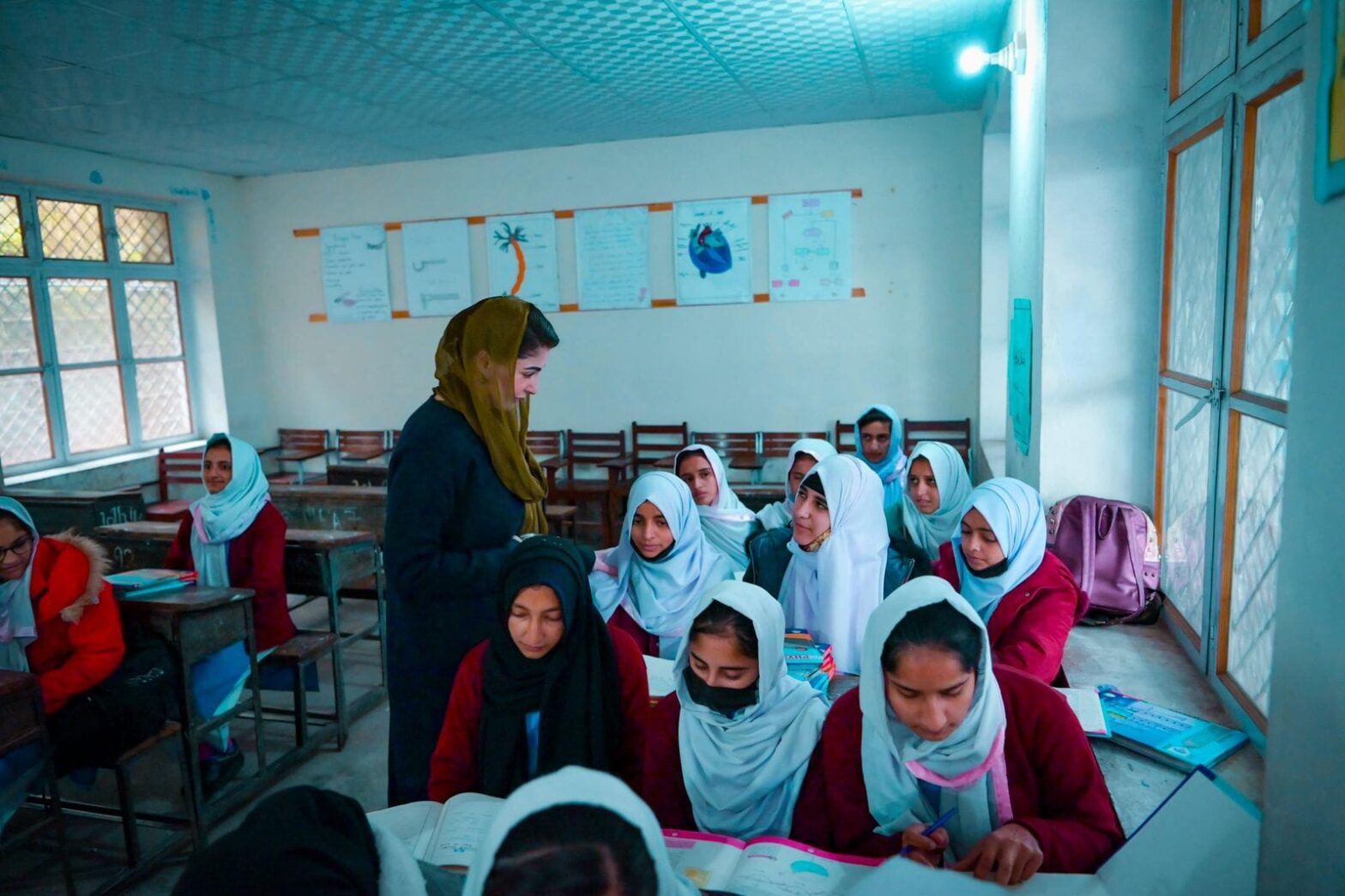 CM makes surprise visit to girls' school Murree