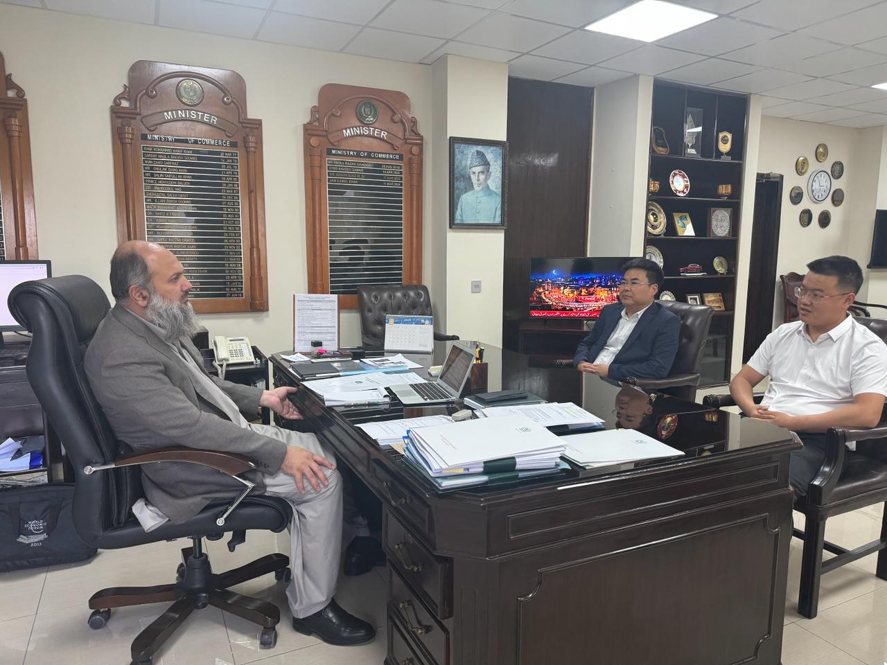Commerce Minister, HanGeng discuss Investment opportunities in Gawadar