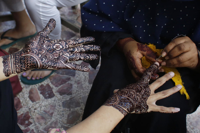 Mehndi, jewelry top sold festive items on Eid