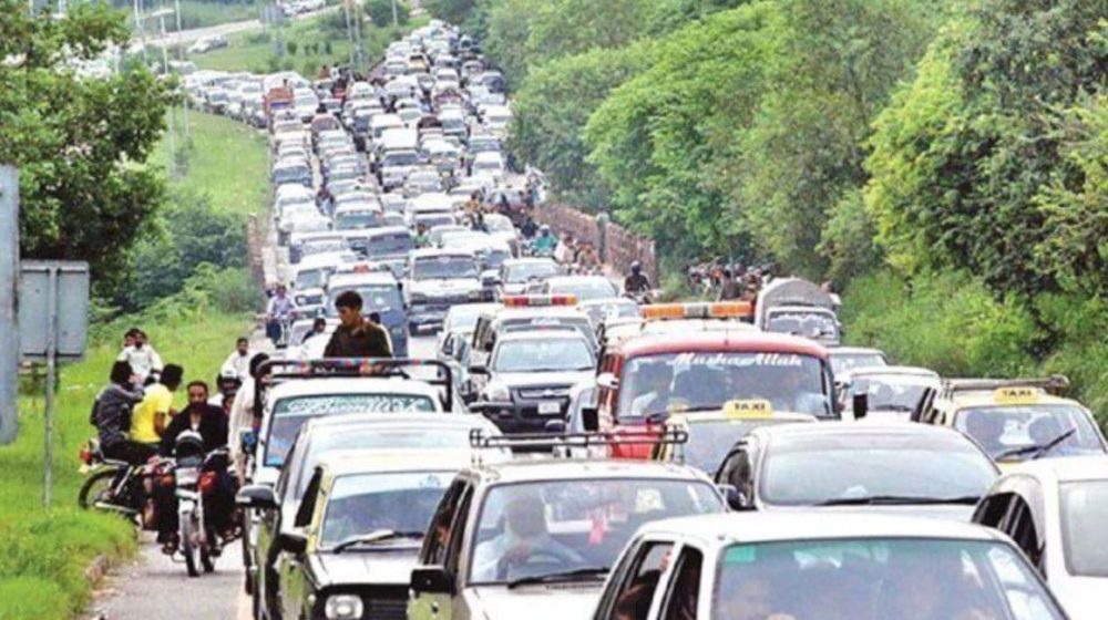 Over 7,000 vehicles entered in Murree on second day of Eid