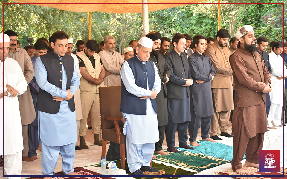PM offers Eid prayers in Lahore
