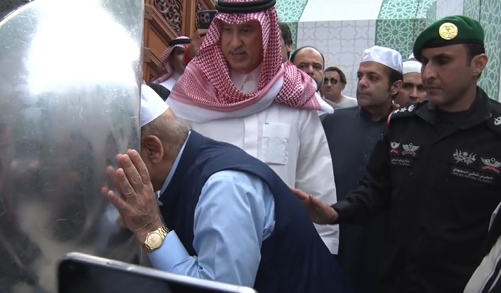 PM performs Umrah; prays for country's progress, oppressed Kashmiri, Palestinian Muslims