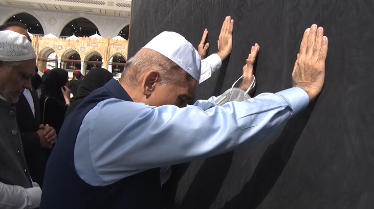 PM performs Umrah; prays for country's progress, oppressed Kashmiri, Palestinian Muslims
