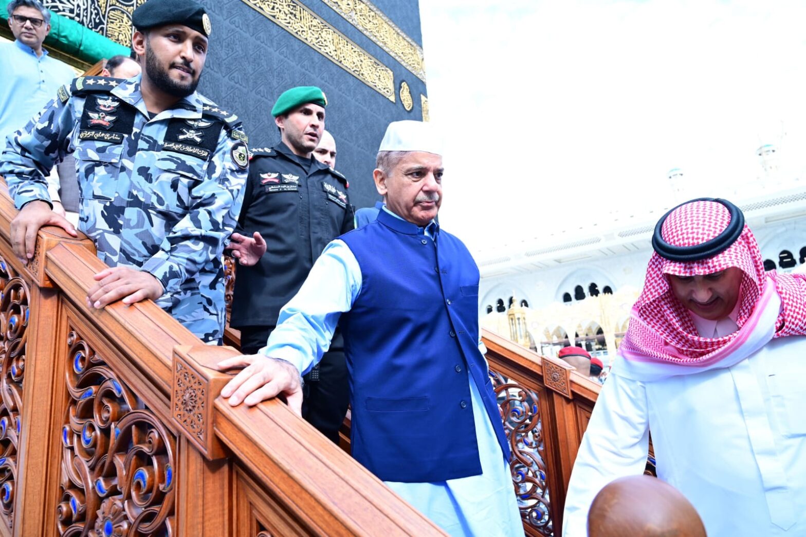 PM performs Umrah; prays for country's progress, oppressed Kashmiri, Palestinian Muslims