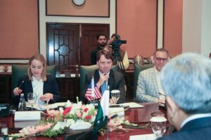 Pak-US officials engage to enhance trade, investment ties