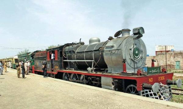 Railways lauded for excellent initiative for families in KP