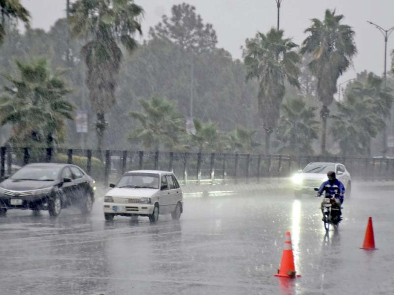 Rain brings relief, disruption to Lahore