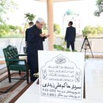 President offers Fateha for his late parents, relatives